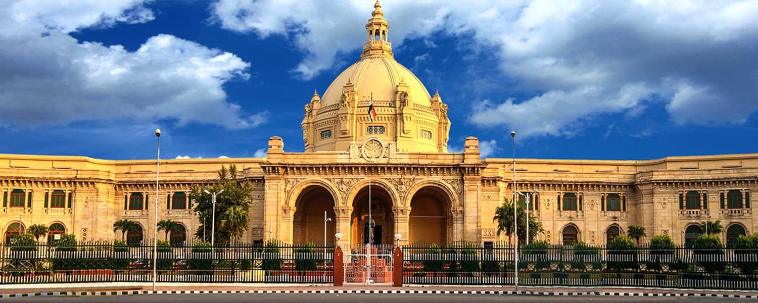 यूपी की 100 साल पुरानी विधान सभा में घुसते ही आएगी डिजिटल फीलिंग, जानें सदन का कैसा होगा नजरा