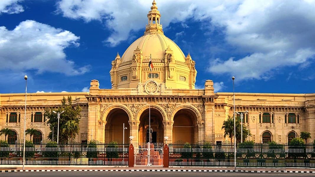 UP Vidhan Sabha: यूपी विधानसभा में बसपा-कांग्रेस से पुराने कार्यालय लिए गए वापस, सपा को मिला बड़ा दफ्तर