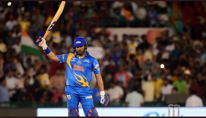 Road Sefety World Series 2021: Yuvraj Singh ने एक बार फिर से जड़े 6 छक्के तो फैंस ने रजनीकांत स्टाइल में कहा 'क्यों हिला डाला न'