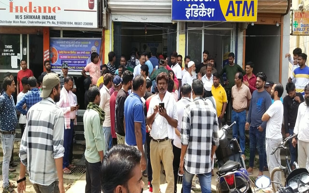 पश्चिमी सिंहभूम : नर्सिंग होम में इलाज के दौरान जच्चा-बच्चा की मौत, परिजनों ने किया हंगामा