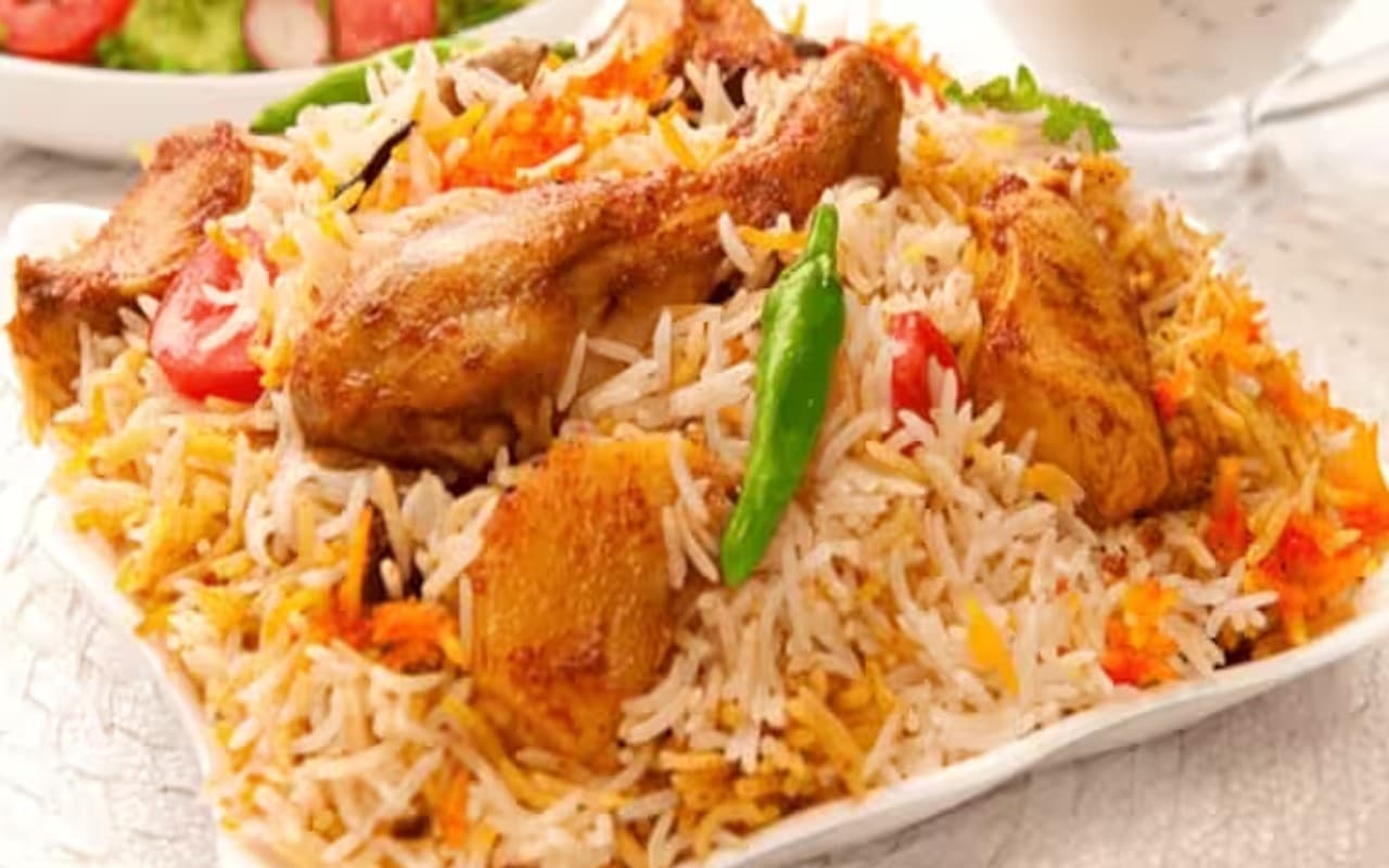 Muradabadi Chicken Biryani Recipe: नवाबों के शहर से हुई इस रेसिपी की शुरूआत, आप भी घर पर करें ट्राई