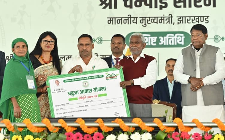 चंपाई सोरेन केंद्र सरकार पर बरसे, कहा- कहते हैं कि बहुत योजनाएं दी, पर क्या गरीबों को घर मिला