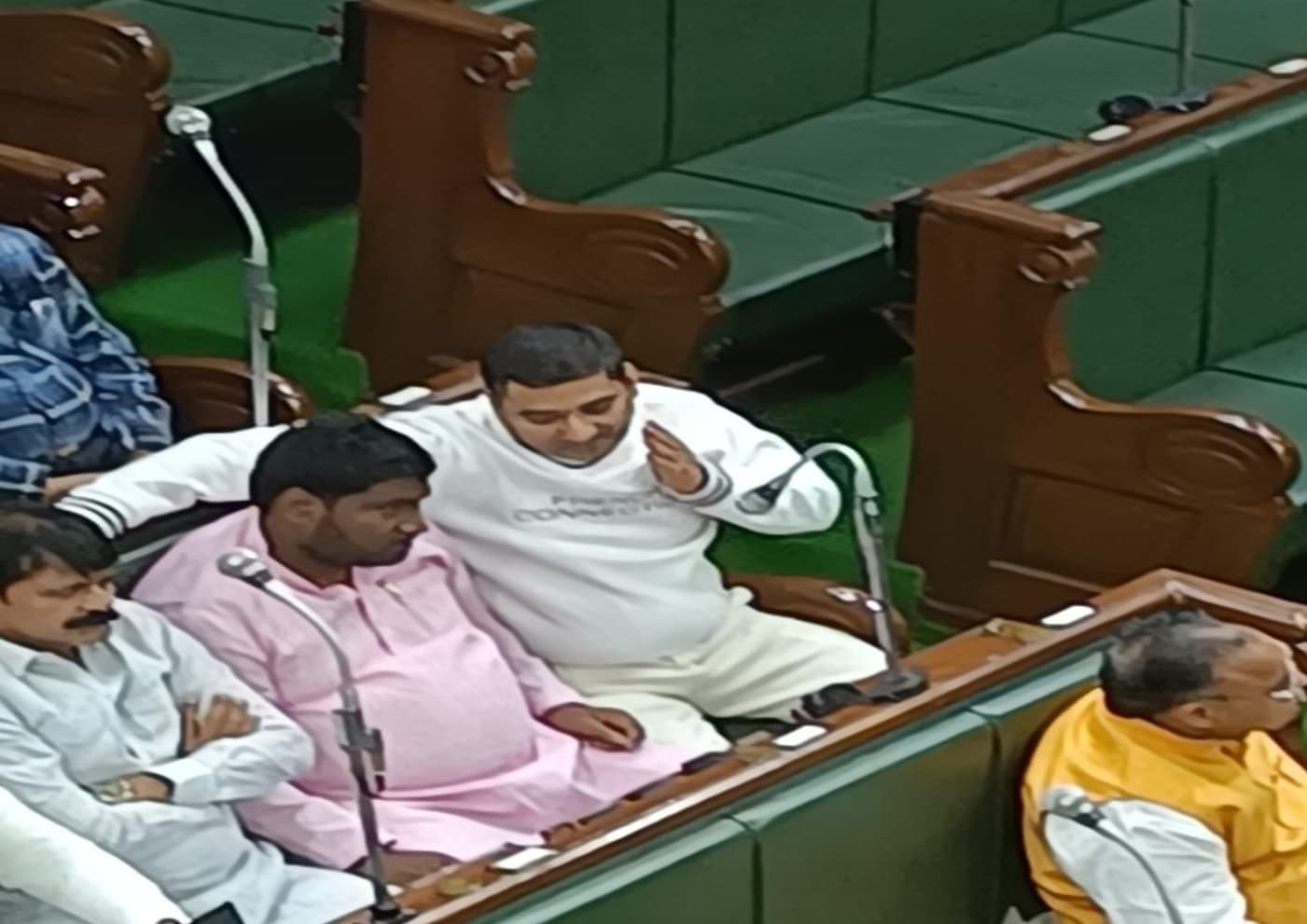 बिहार में महागठबंधन को लगा एक और बड़ा झटका, कांग्रेस-राजद के तीन विधायक बीजेपी में शामिल