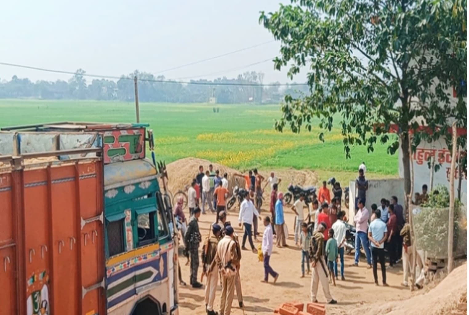 बिहार: माइनिंग इंस्पेक्टर की शह पर बालू माफियाओं ने पत्रकार को किया अगवा, मारपीट कर तोड़ा मोबाइल