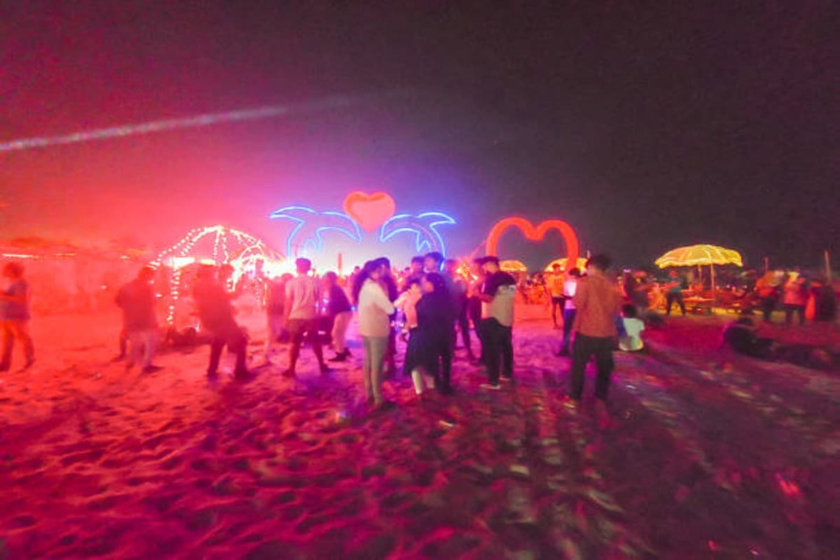 New Year Parties In Goa: नए साल के दिन गोवा की इन Beaches पर जमकर होती है नाइट पार्टीज, इंज्वॉय करने जरूर जाएं