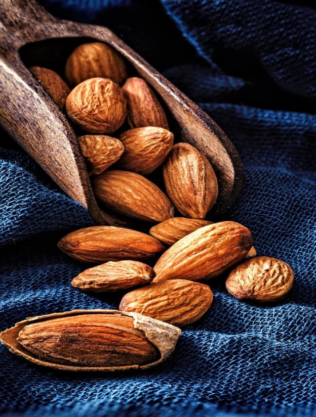 Uric Acid: यूरिक एसिड क्या है, जानिए इसके लक्षण, कारण और घरेलू उपचार