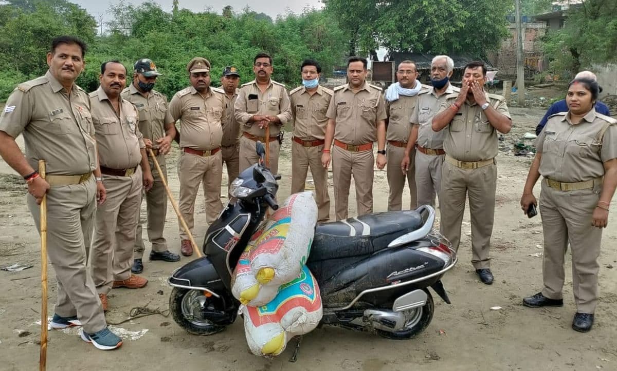 UP News: अवैध शराब कारोबार के खिलाफ बड़ी कार्रवाई, टीम ने 15 भट्ठियां तोड़ी, तीन आरोपी पर मामला दर्ज