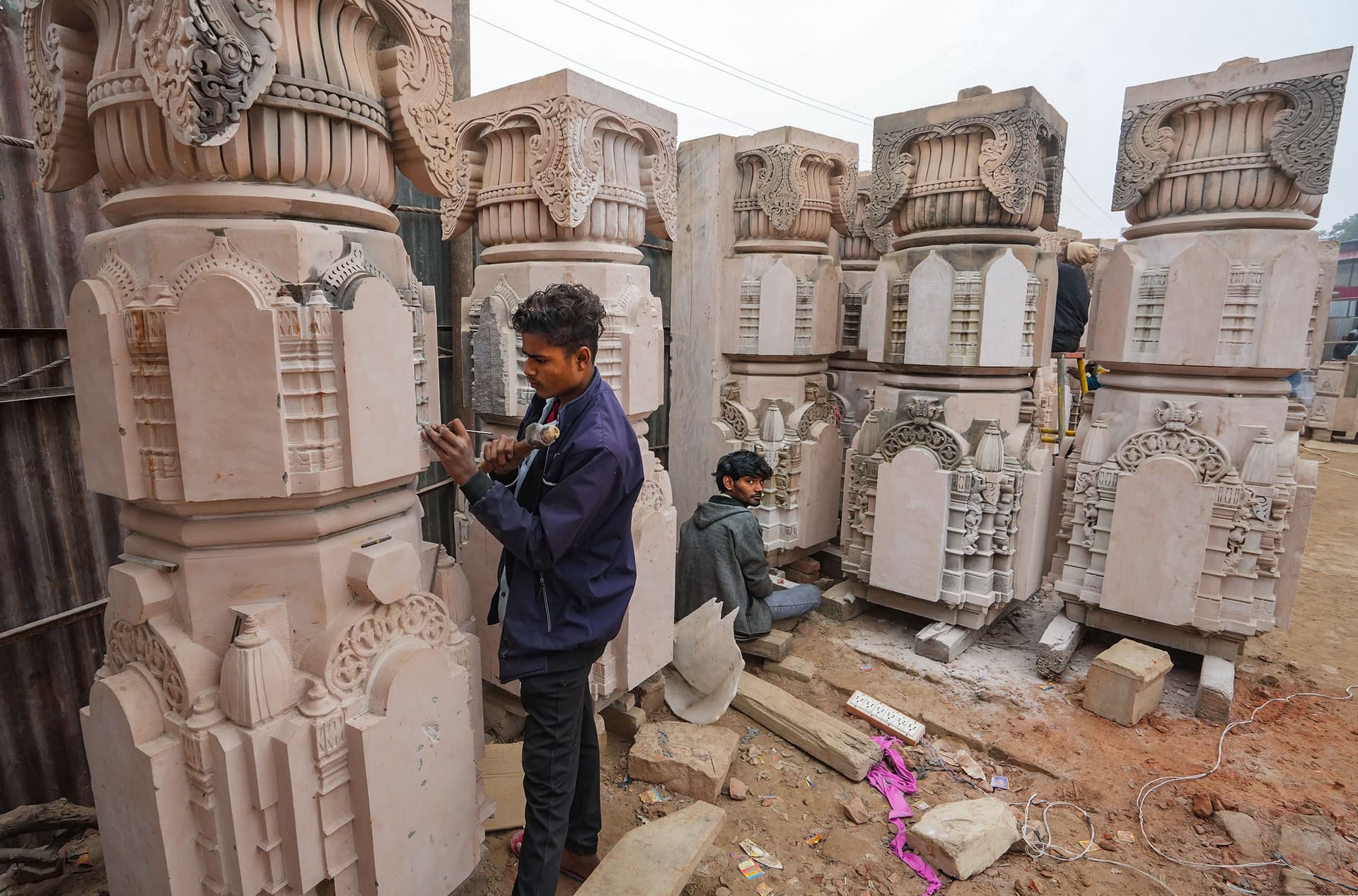 अयोध्या: साल के पहले दिन राम लला के दर्शन करने के लिए उमड़े भक्त, देखें वीडियो