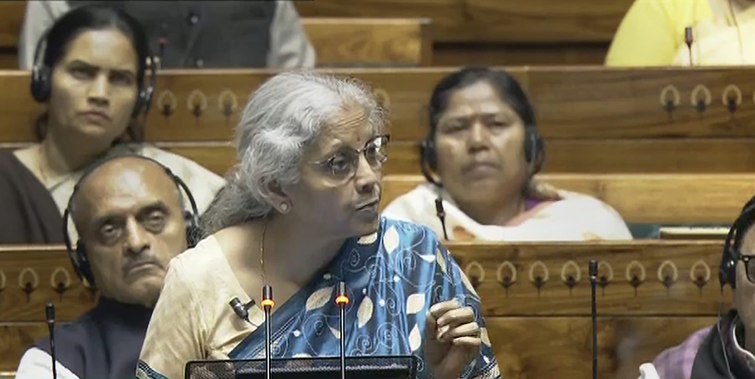 हवाई कनेक्टिविटी पर मोदी सरकार का खास फोकस, वित्त मंत्री निर्मला सीतारमण ने जानें क्या कहा