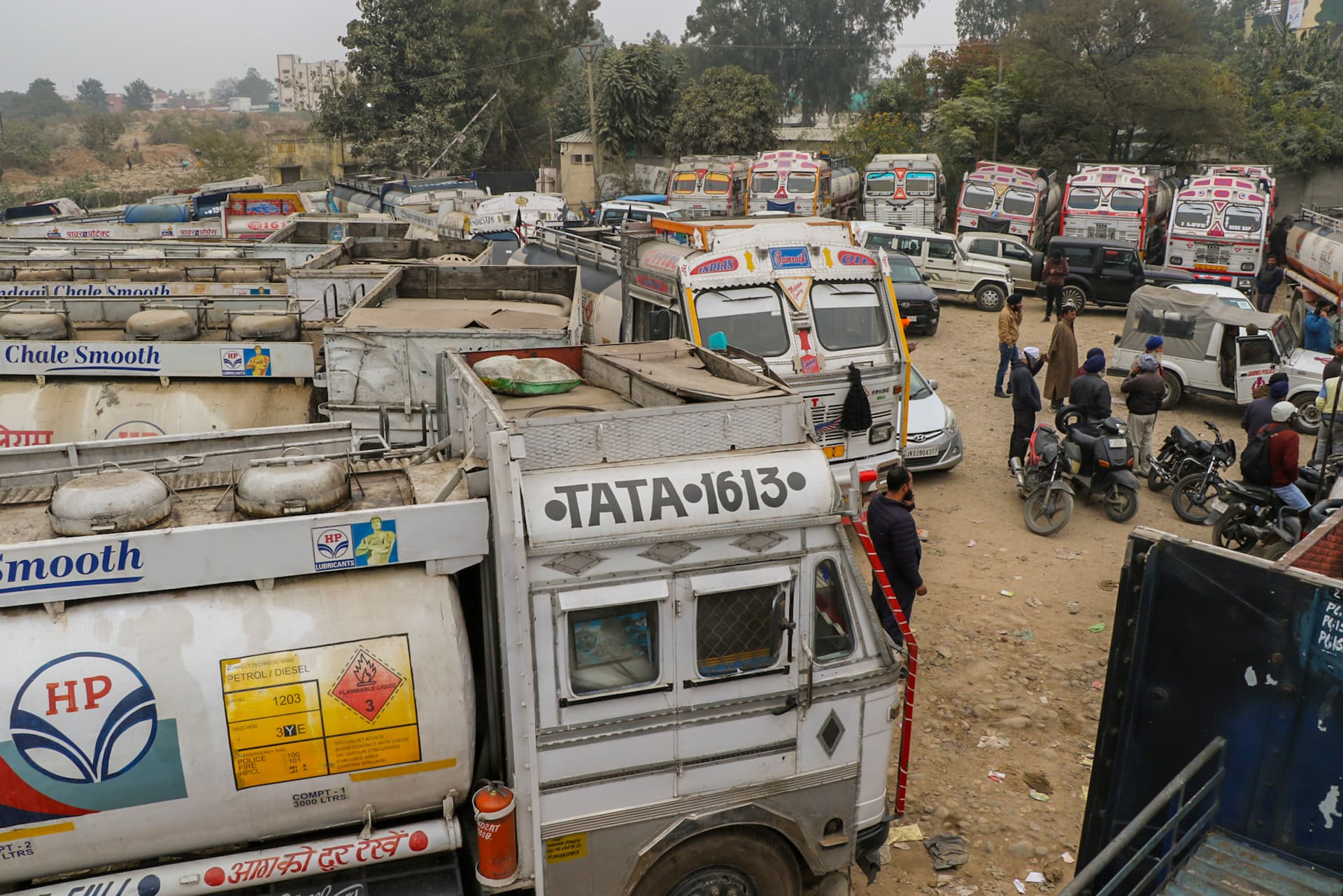 Hit and Run Law: पेट्रोल-डीजल और गैस के लिए हाहाकार, नये कानून का देश भर में हो रहा विरोध