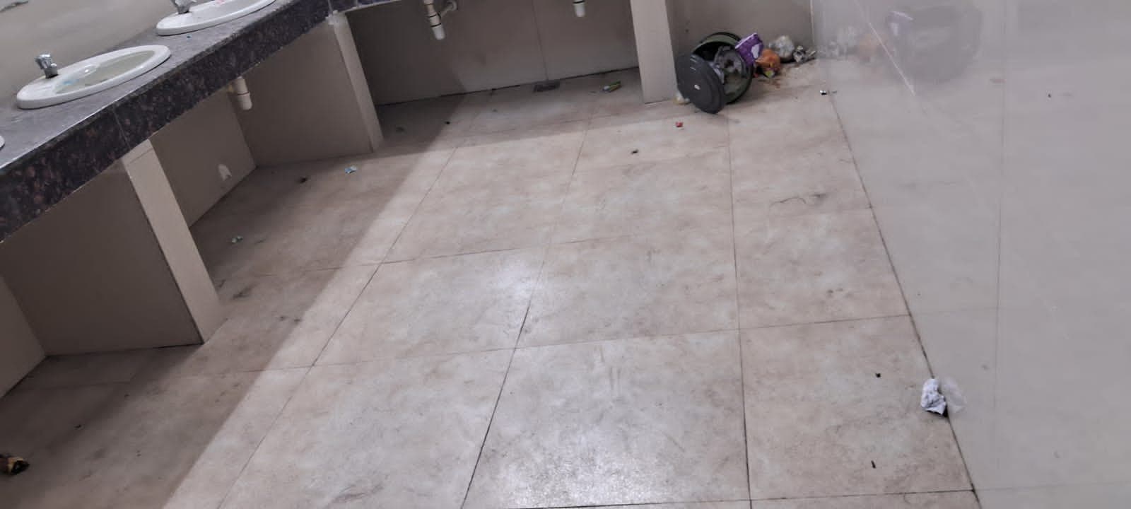 बीबीएमकेयू में ध्वस्त हुई सफाई व्यवस्था, लगा गंदगी का अंबार