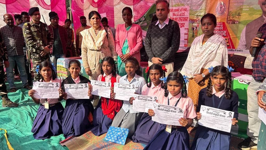 गुमला : जरडा पंचायत में सरकार आपके द्वार कार्यक्रम, डीसी ने कहा ग्रामीणों को योजना का लाभ दिलायें