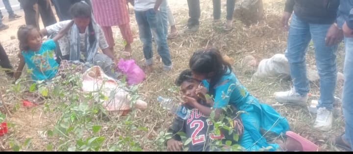 लोहरदगा : कार और टेंपो की टक्कर में आधा दर्जन यात्री घायल