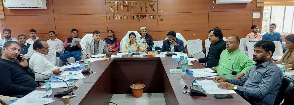 झारखंड : पलामू जिला परिषद बोर्ड की बैठक में आये कई प्रस्ताव, नया भवन बनाने का दिया निर्देश