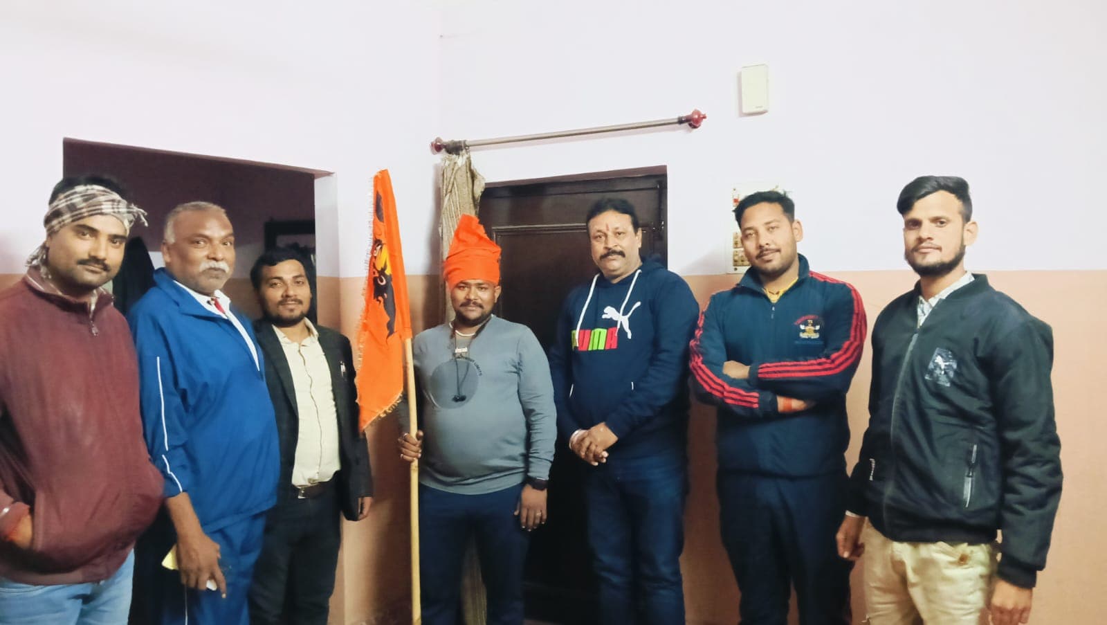 झारखंड : पैदल यात्रा पर निकले अभिषेक को भार्गव सेना ने किया सम्मानित