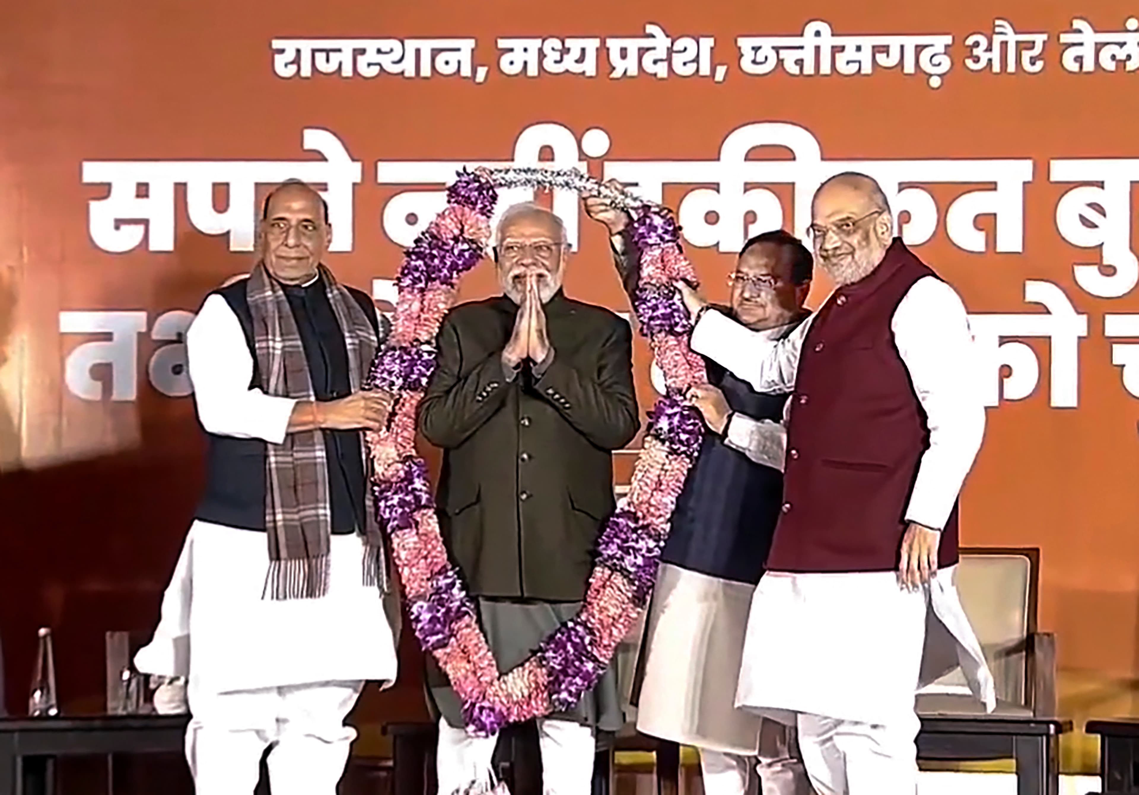 राजस्थान में रिवाज कायम, राज बदला... बीजेपी को पूर्ण बहुमत, मुख्यमंत्री गहलोत ने दिया पद से इस्तीफा