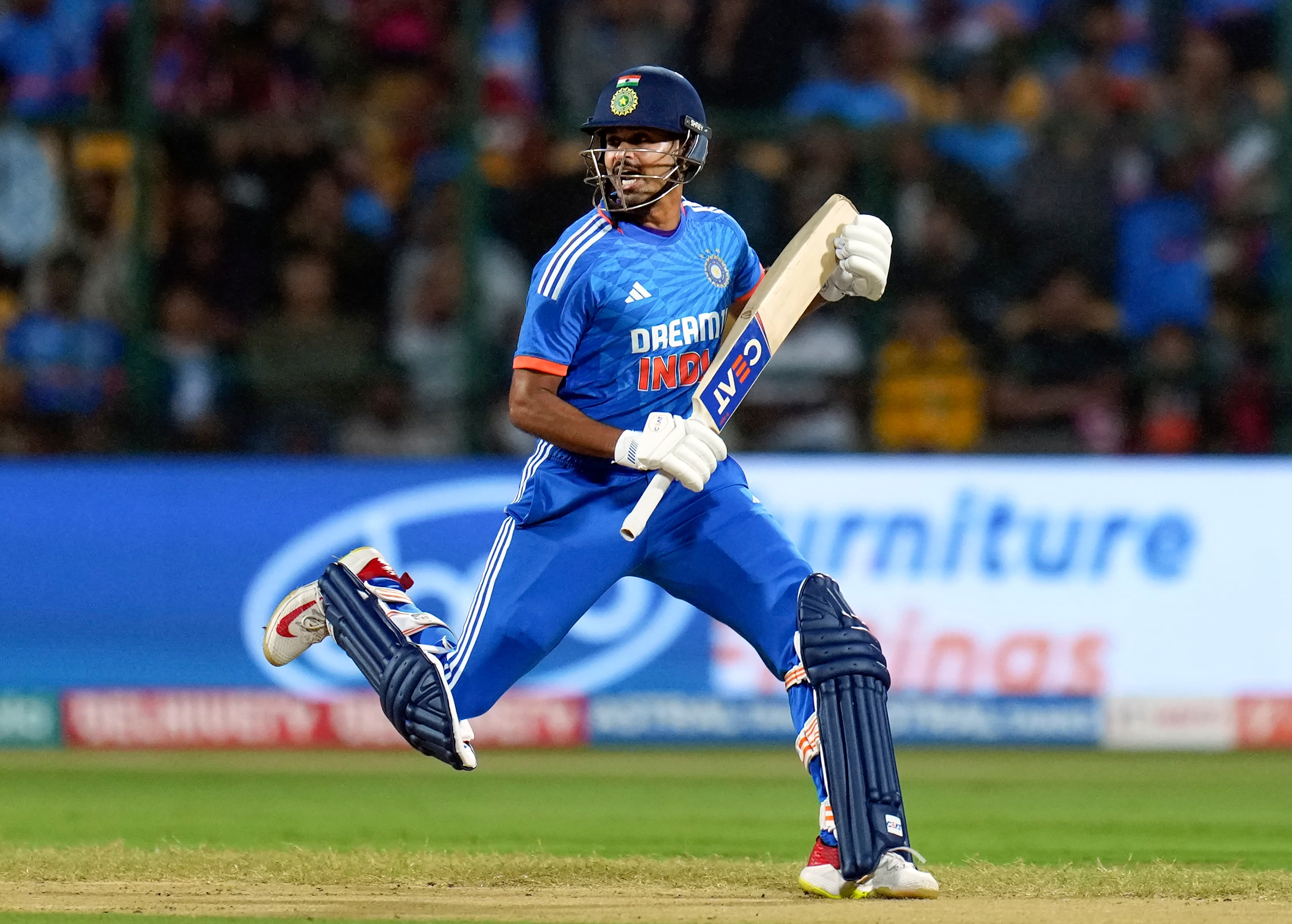 IND vs AUS T20: टीम इंडिया ने ऑस्ट्रेलिया को दिया 161 रन का लक्ष्य, श्रेयस अय्यर का अर्द्धशतक