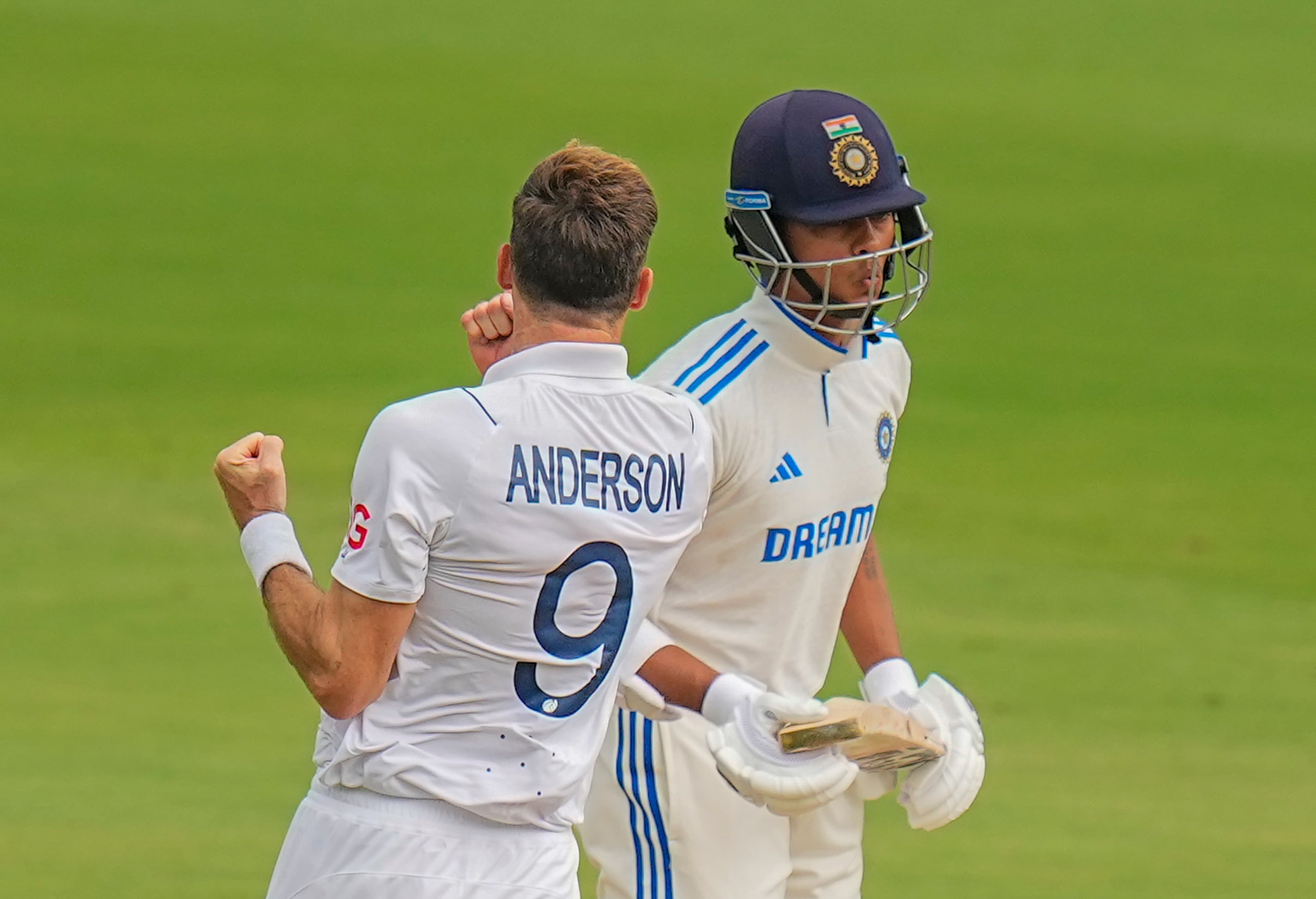 IND vs ENG:  भारत ने इंग्लैंड को दिया 399 रन का रिकॉर्ड लक्ष्य, रविचंद्रन अश्विन ने चटकाया पहला विकेट