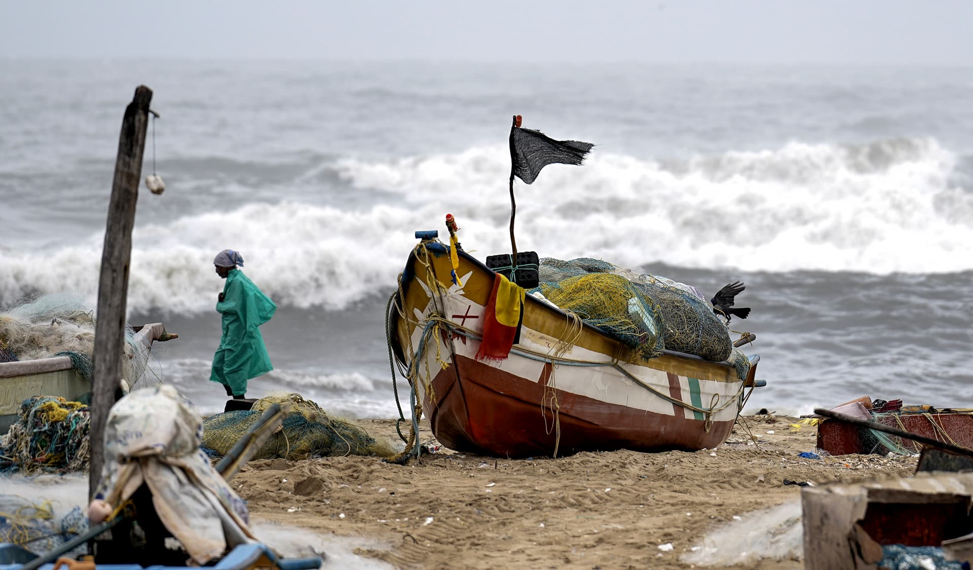 Cyclone Michaung : चेन्नई में आफत की बारिश, सड़कों पर पानी भरा, कई गाड़ियां पानी में फंसी, देखें तस्वीरें