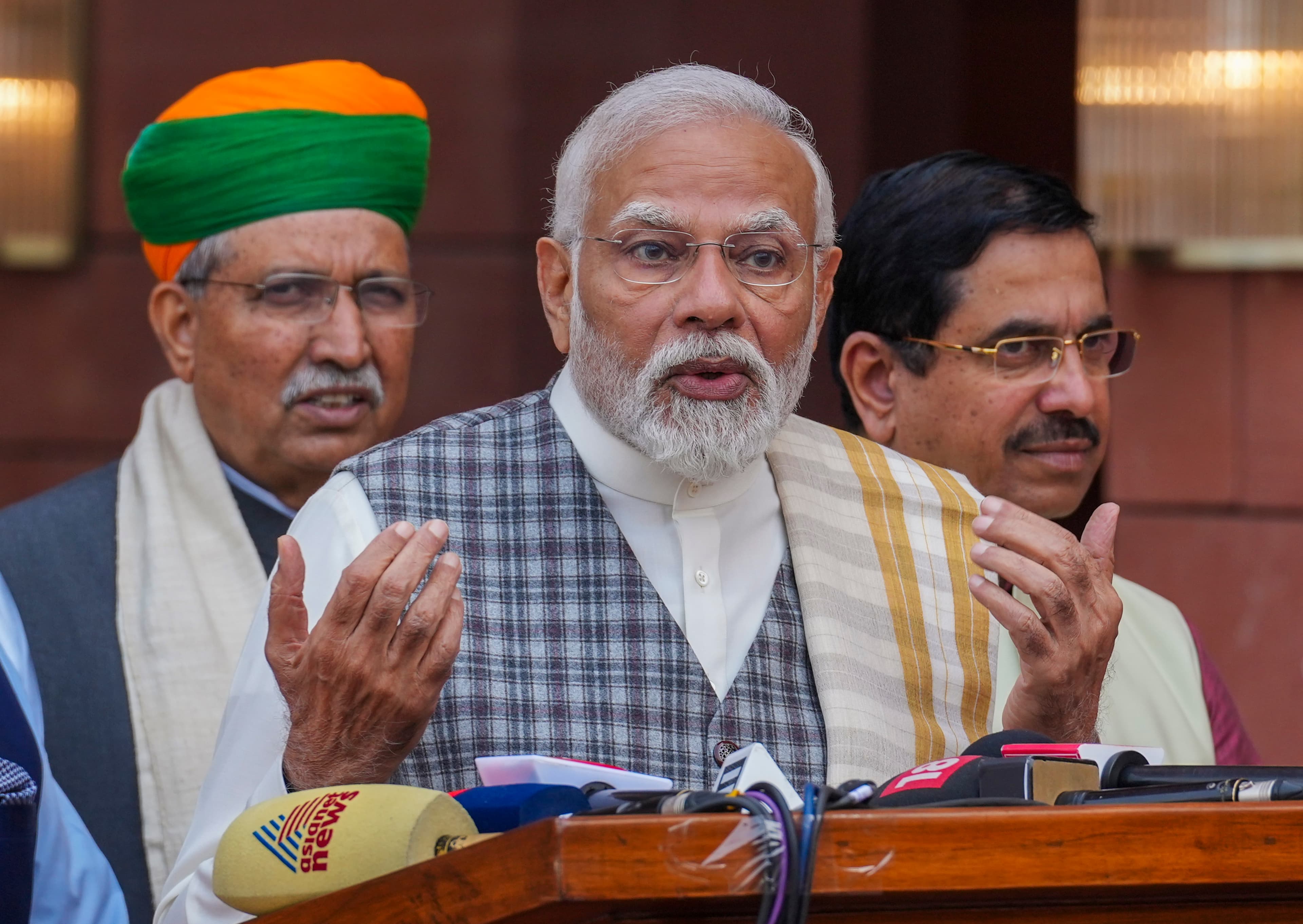 संसद भवन पहुंचे पीएम मोदी, कहा- यह जीत युवाओं, महिलाओं, किसानों के साथ-साथ गरीबों की भी