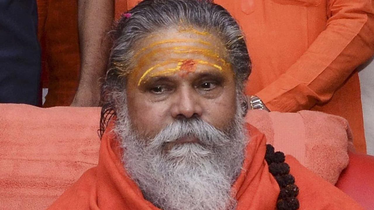 महंत नरेंद्र गिरि मौत मामले में BJP नेता की पत्नी से CBI ने की लंबी पूछताछ, पुलिस अधिकारी से भी जुड़े ‘तार’ महंत नरेंद्र गिरि मौत मामले में BJP नेता की पत्नी से CBI ने की लंबी पूछताछ, पुलिस अधिकारी से भी जुड़े ‘तार’