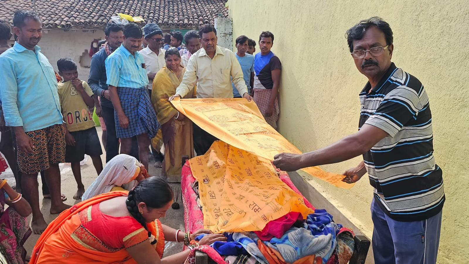 बोकारो : गोमिया विधायक के चचेरे भाई का शव पहुंचा, माहौल गमगीन