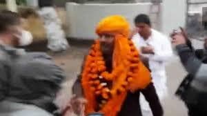 UP Election 2022: नामांकन में हुई देर तो योगी सरकार के खेल मंत्री ने लगाई दौड़, वीडियो हुआ वायरल