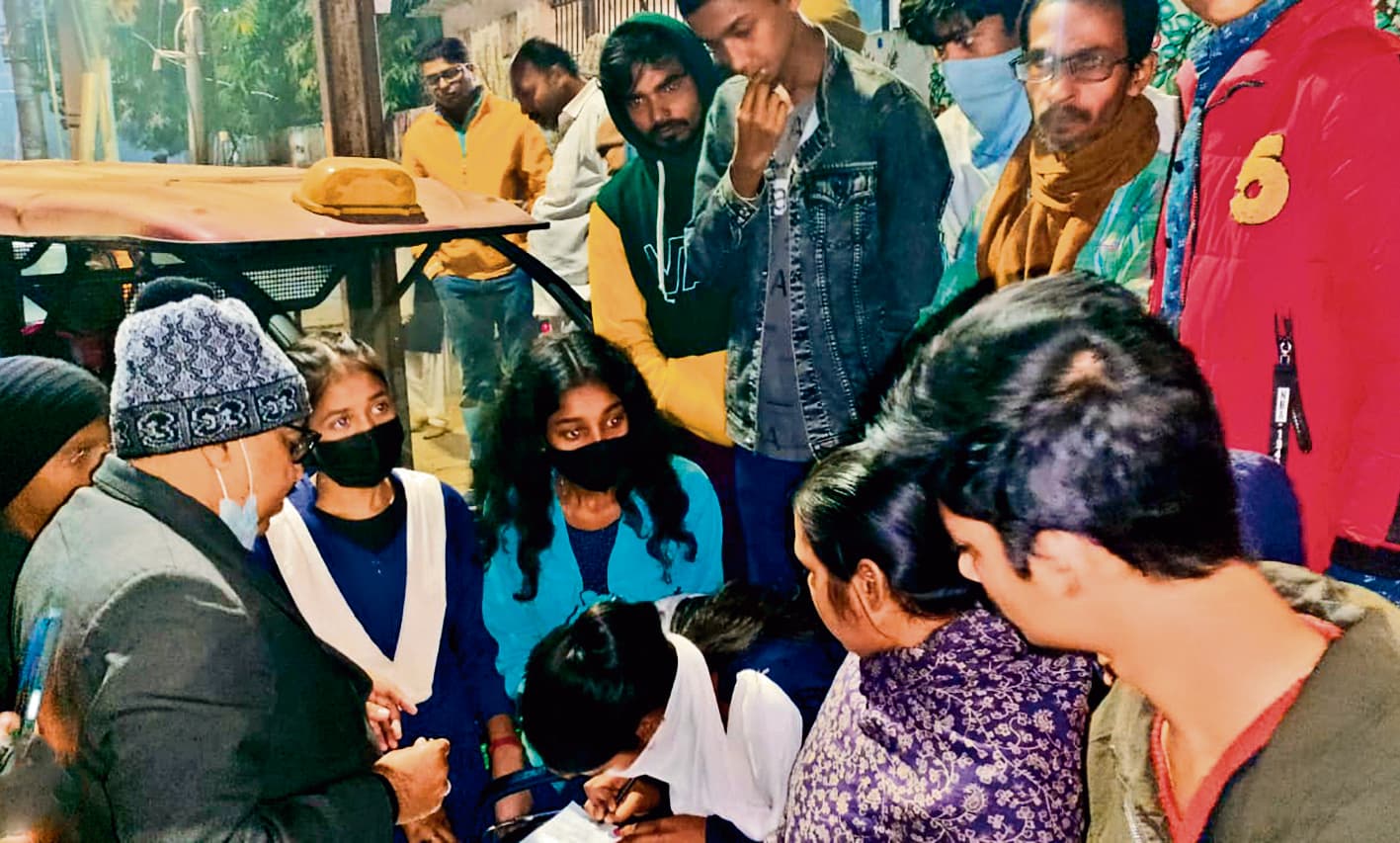 पटना DM ने छात्राओं से छेड़खानी करने वाले शिक्षक को किया सस्पेंड, बीएन कॉलेजिएट स्कूल की हेडमास्टर भी निलंबित