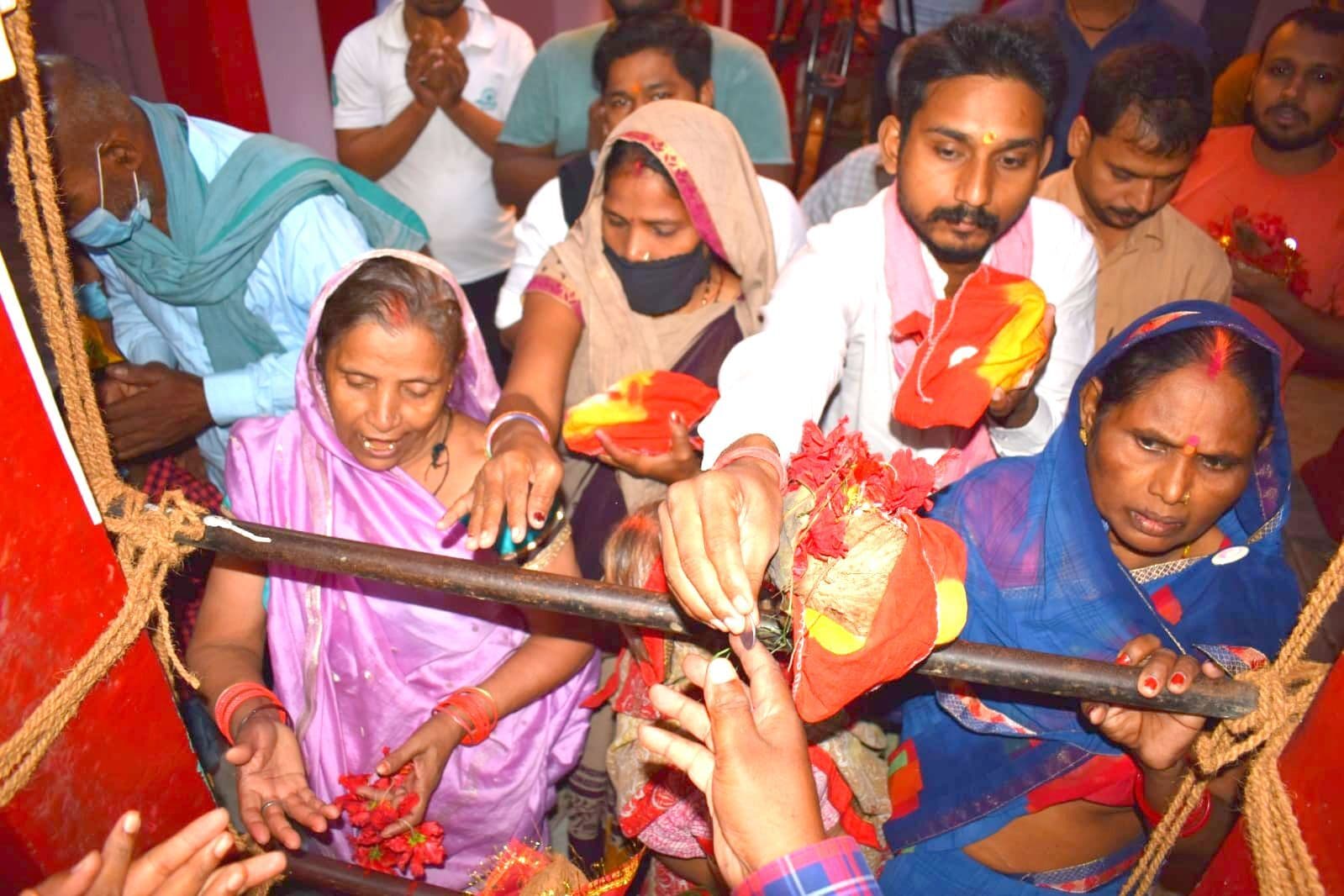 Varanasi News: काशी में सिद्धिदात्री देवी के दर्शन को उमड़े भक्त, माता से मांगा सुख और स्वास्थ्य का वरदान