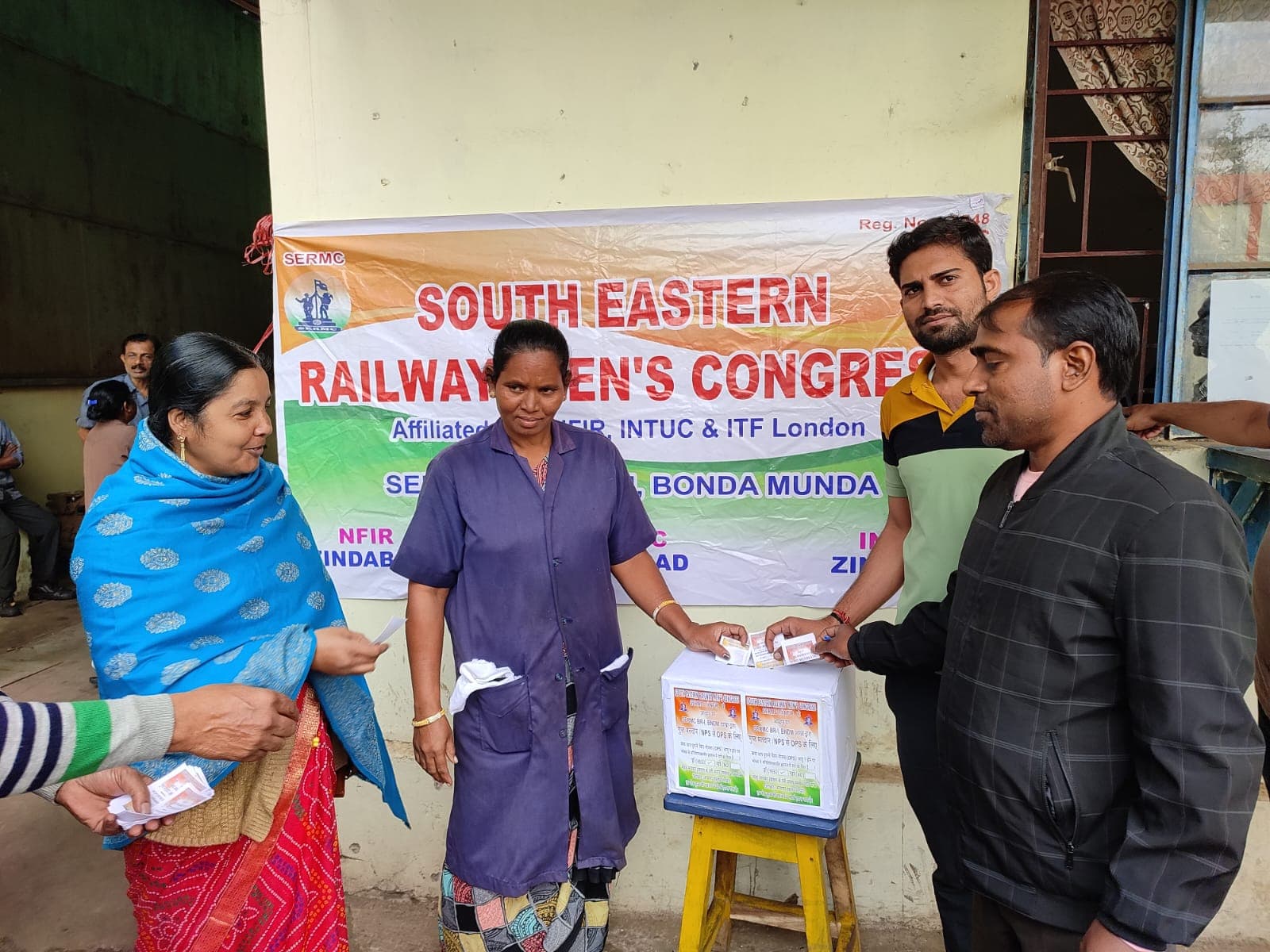 पश्चिमी सिंहभूम : पुरानी पेंशन बहाली के लिए रेलकर्मियों ने किया मतदान