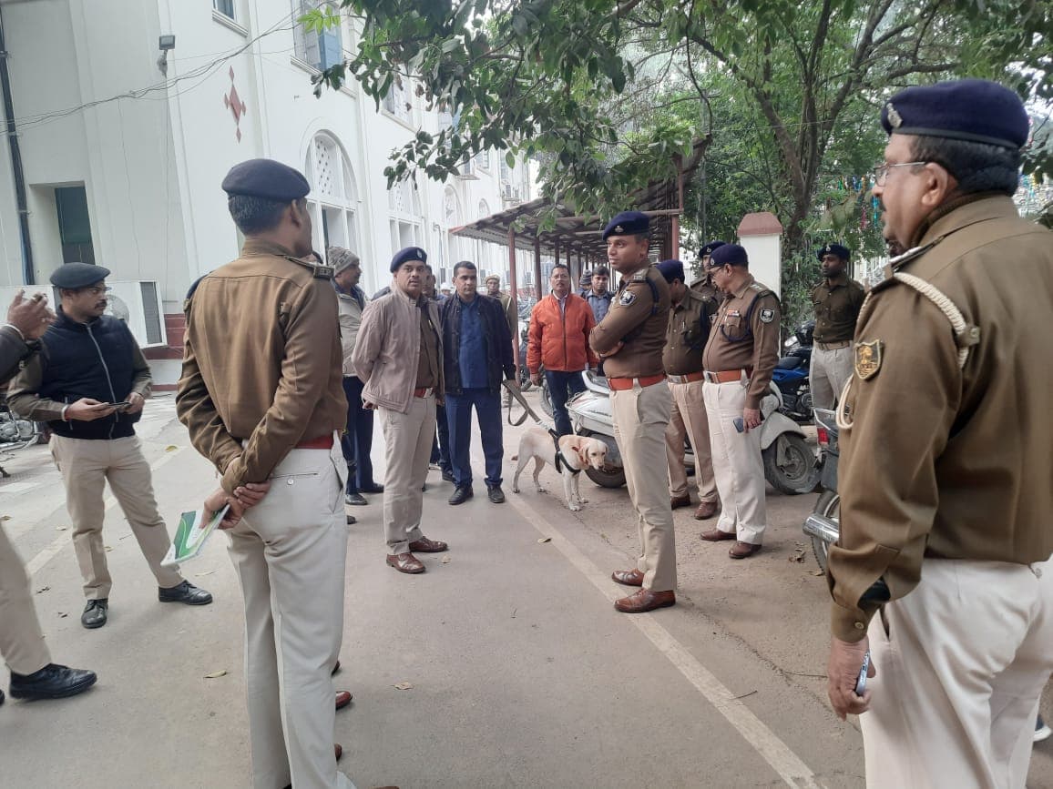 'पटना हाई कोर्ट को विस्फोटक सामग्री से उड़ा दिया जाएगा' धमकी मिलने के बाद पहुंची ATS, बढ़ाई गई सुरक्षा