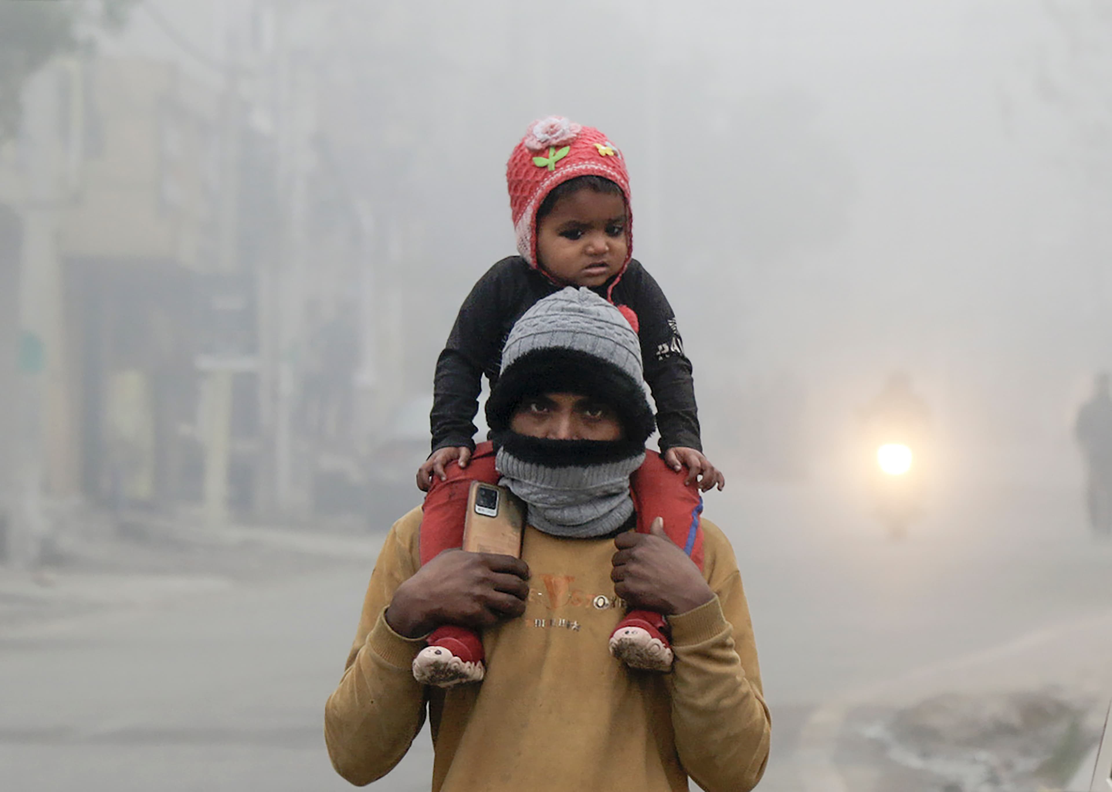 Weather Forecast: दिल्ली में होगी बारिश, मौसम की वजह से इन राज्यों में स्कूल बंद