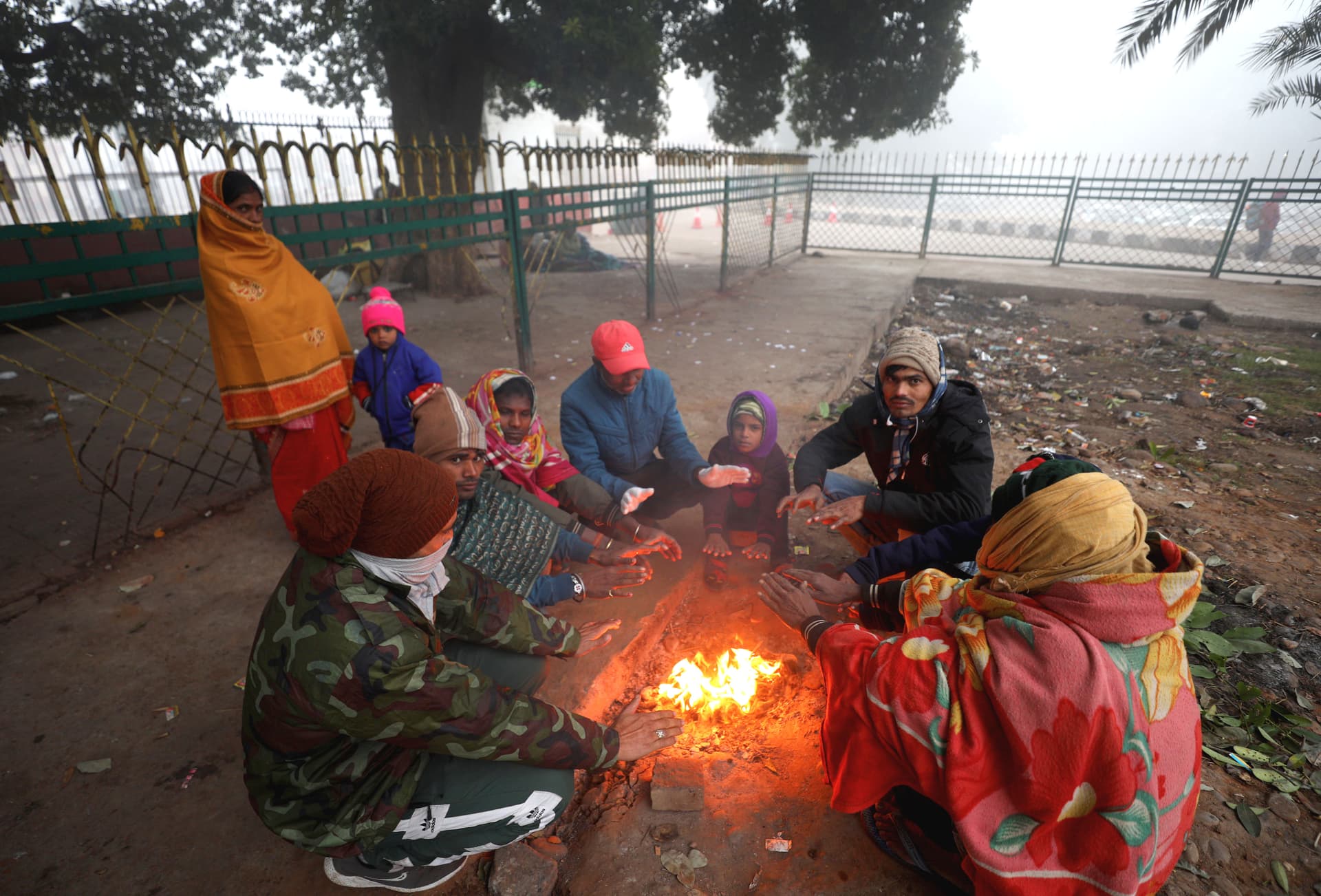 Weather Forecast: दिल्ली में और बढ़ेगी ठंड, पश्चिमी विक्षोभ की वजह से बदलेगा मौसम, जानें अपने इलाके का हाल