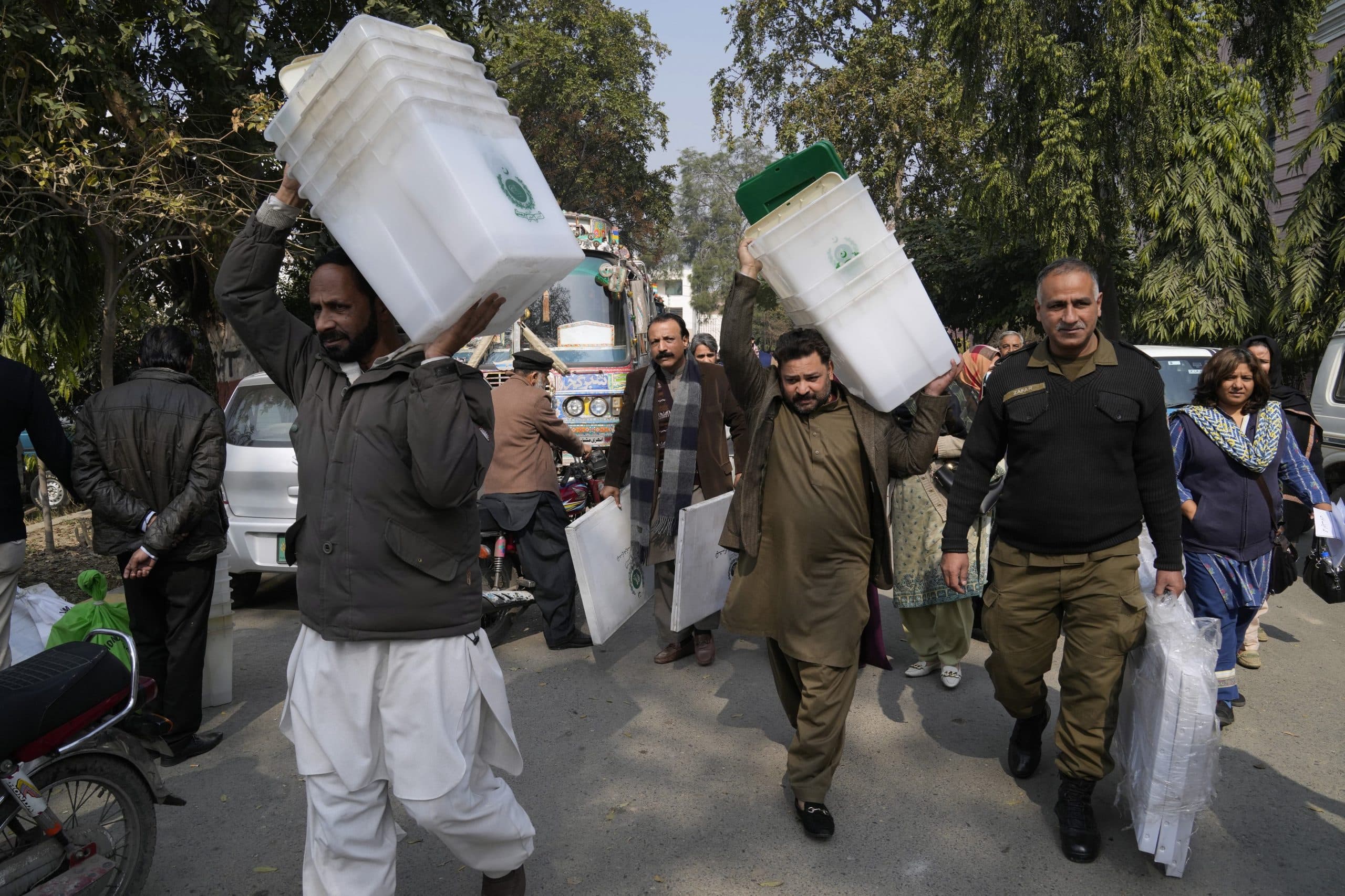 पाकिस्तान में आम चुनाव कल, सुरक्षा में तैनात होंगे 650000 जवान, वोटिंग से पहले धमाकों से दहला बलूचिस्तान