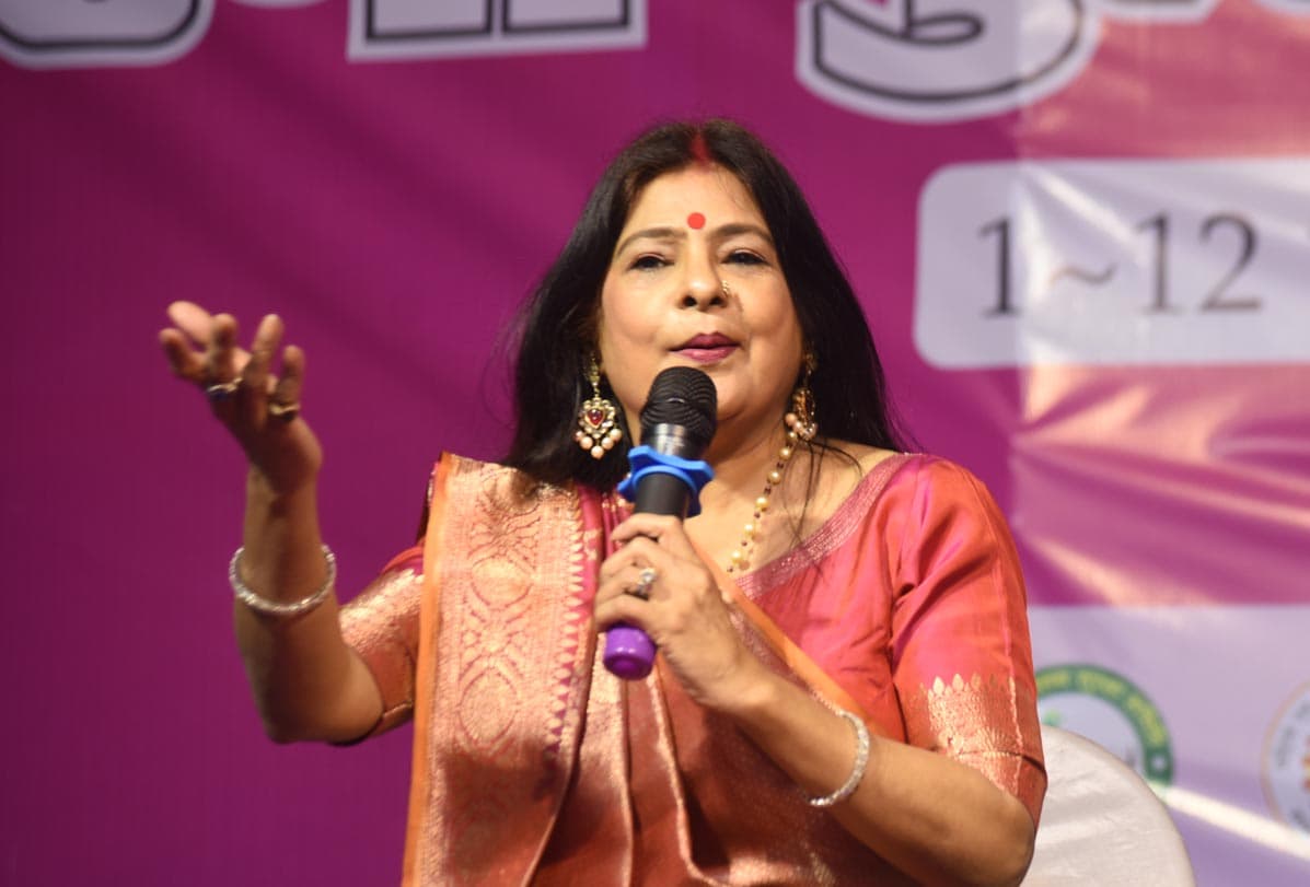 पटना के पुस्तक मेला में पद्मश्री मालिनी अवस्थी की देखें PHOTOS, महिला नेतृत्व कार्यक्रम में गाए अपने लिखे गीत