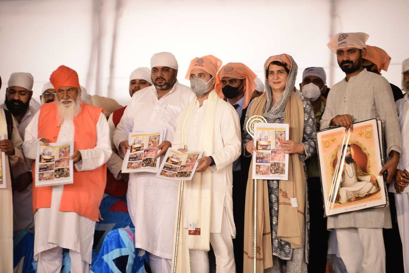 Sant Ravidas Jayanti 2022: जब राहुल और प्रियंका गांधी ने श्रद्धालुओं को खिलाया प्रसाद, देर तक की सेवा