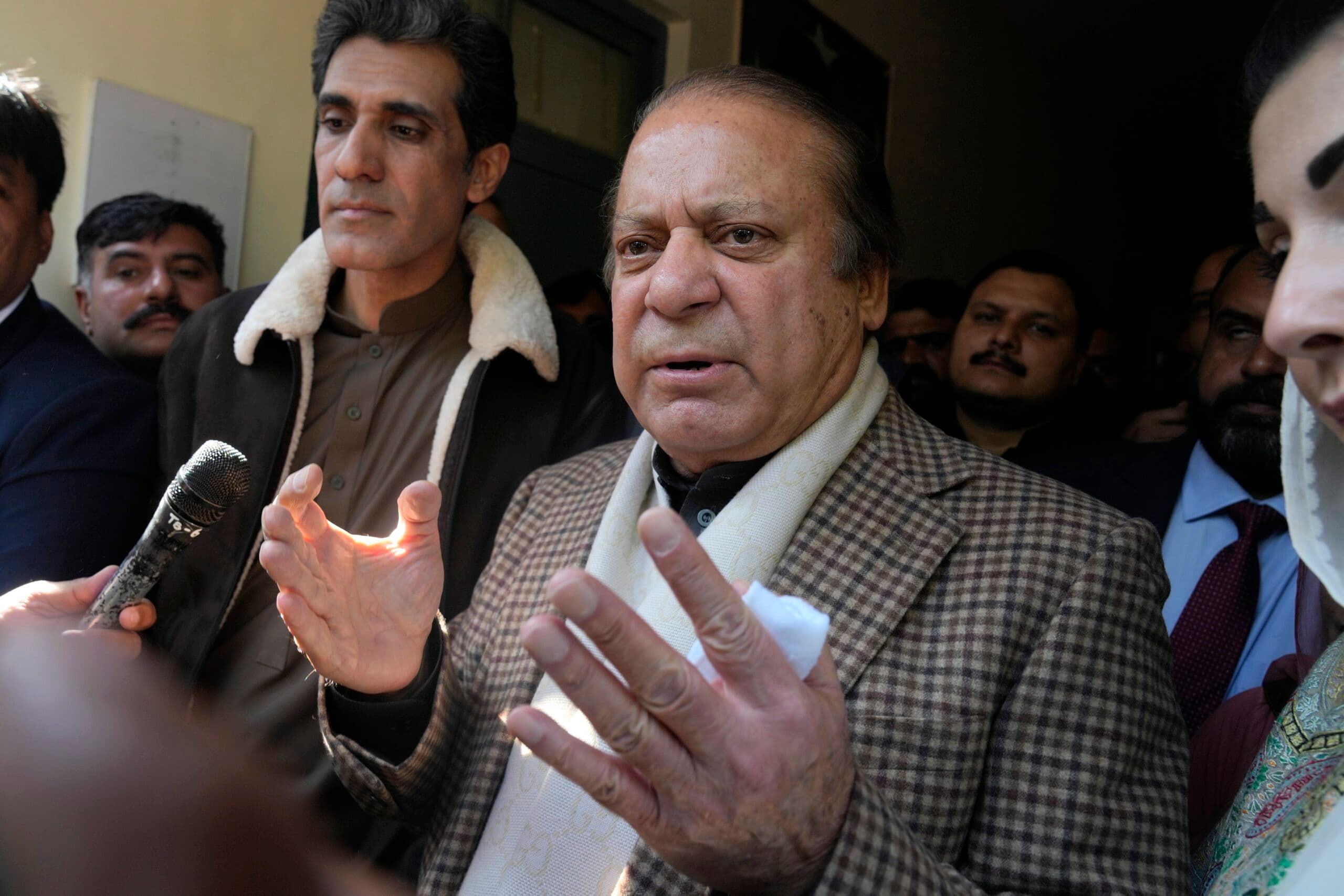 पाकिस्तान का अगला प्रधानमंत्री कौन? नवाज शरीफ और बिलावल भुट्टो के बीच 3-2 फॉर्मूले पर चर्चा