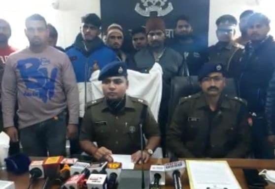 Ghaziabad News: 40 लाख लूटकांड में शामिल 7 आरोपी गिरफ्तार, 26 लाख रुपए रिकवर, तीन आरोपी फरार Ghaziabad News: 40 लाख लूटकांड में शामिल 7 आरोपी गिरफ्तार, 26 लाख रुपए रिकवर, तीन आरोपी फरार