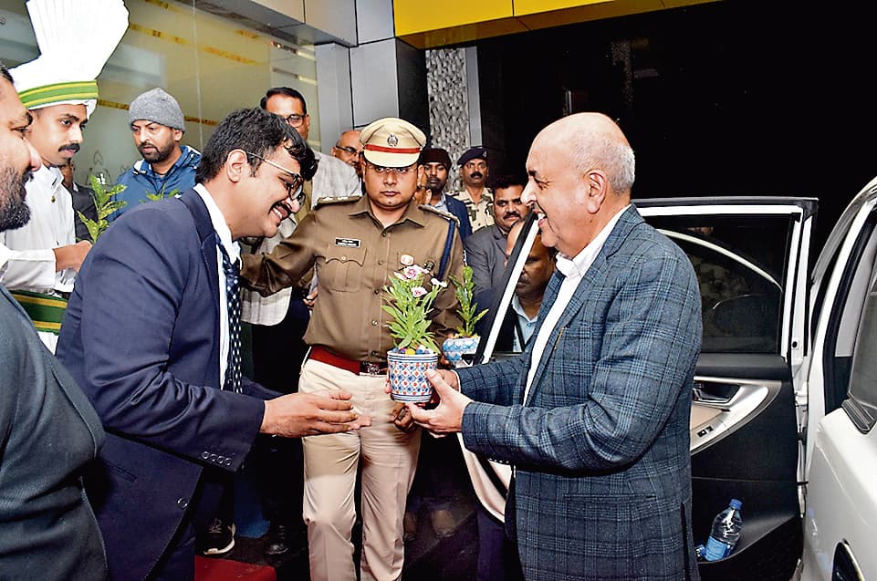 प्रधानमंत्री नरेंद्र मोदी के सलाहकार तरुण कपूर झारखंड में, गाड़ीलौंग से करेंगे भारत संकल्प यात्रा का शुभारंभ