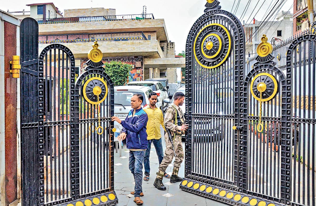 कठघरे में कांग्रेस, एनडीए ने कहा- जनता की गाढ़ी कमाई, कांग्रेस ने तिजोरी में छिपायी