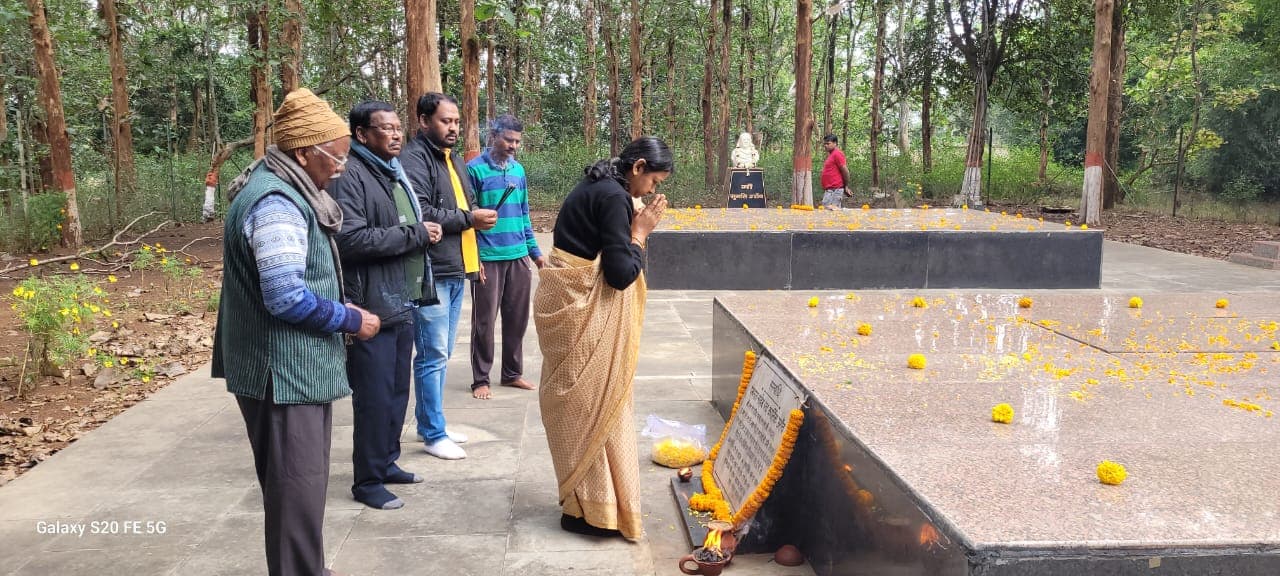 गीताश्री उरांव ने पुण्यतिथि पर बाबा कार्तिक उरांव को दी श्रद्धांजलि, लोगों से कहा- बच्चों को शिक्षित करें