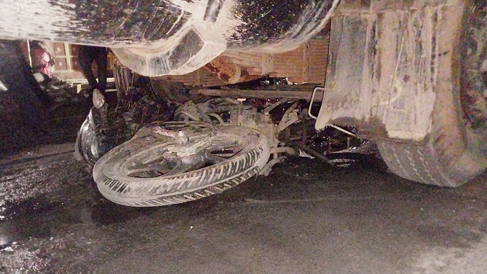 सीवान में ट्रक ने तीन बाइक व साइकिल को रौंदा, BPSC शिक्षक की परीक्षा देकर लौट रहे युवक समेत तीन की मौत