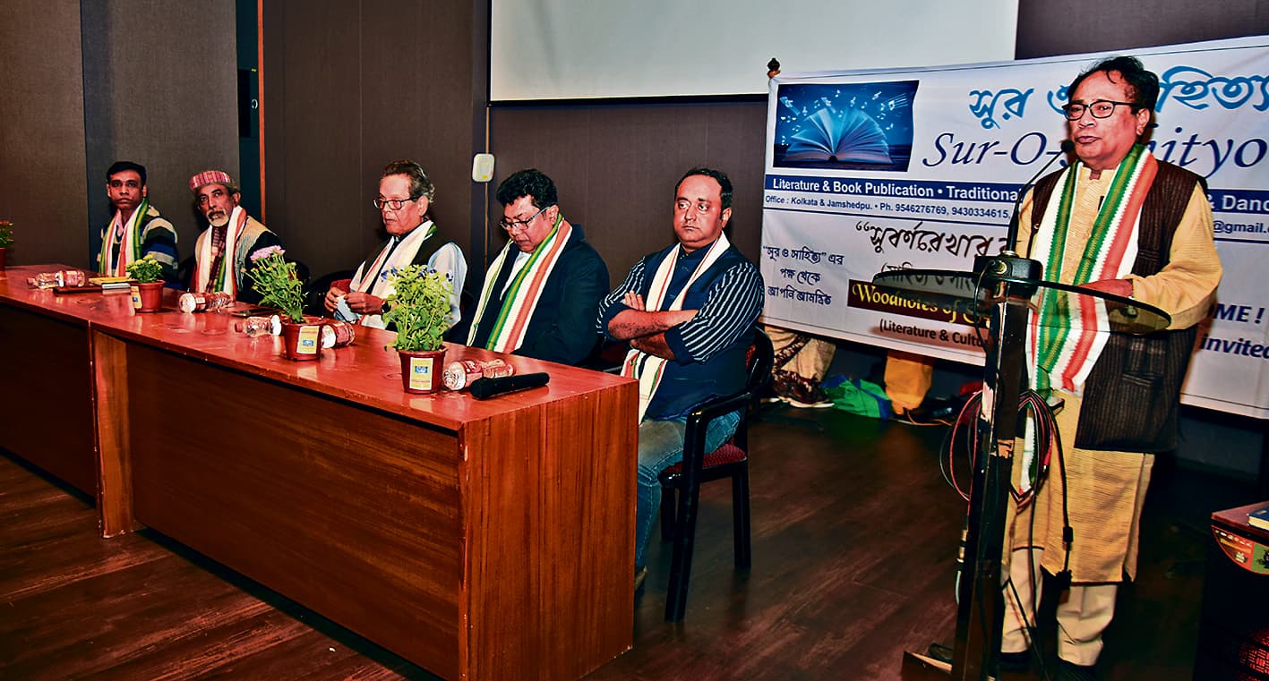 जमशेदपुर : सुवर्णरेखा नगरी में कवि और कविताओं का संगम, एक तरफ लाइव पेंटिंग, तो दूसरी तरफ कविताओं की बही रसधार