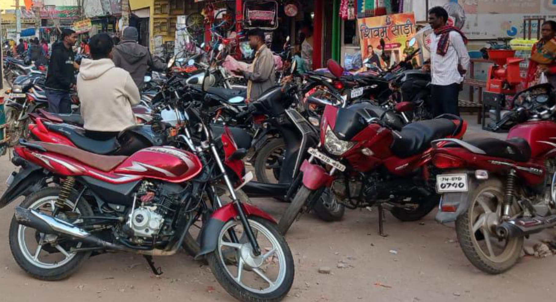 झारखंड : गुमला में पांच वर्षों में 29529 नये वाहनों की हुई खरीदारी, दुर्घटना की आशंका भी बढ़ी झारखंड : गुमला में पांच वर्षों में 29529 नये वाहनों की हुई खरीदारी, दुर्घटना की आशंका भी बढ़ी