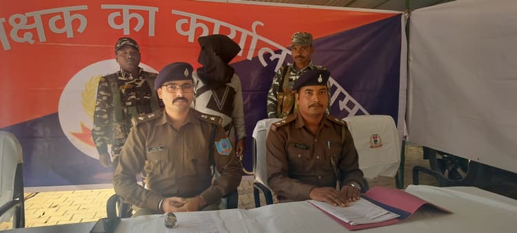 गुमला : भाकपा माओवादी गिरफ्तार, नक्सलियों तक विस्फोटक पहुंचाने और लेवी वसूलने का काम करता था परवेज