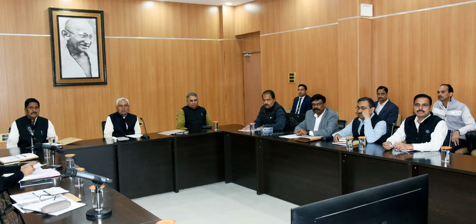 सीएम नीतीश कुमार ने की सात निश्चय-2 की समीक्षा, पशु चिकित्सकों समेत अन्य पदों पर बहाली के दिए  निर्देश