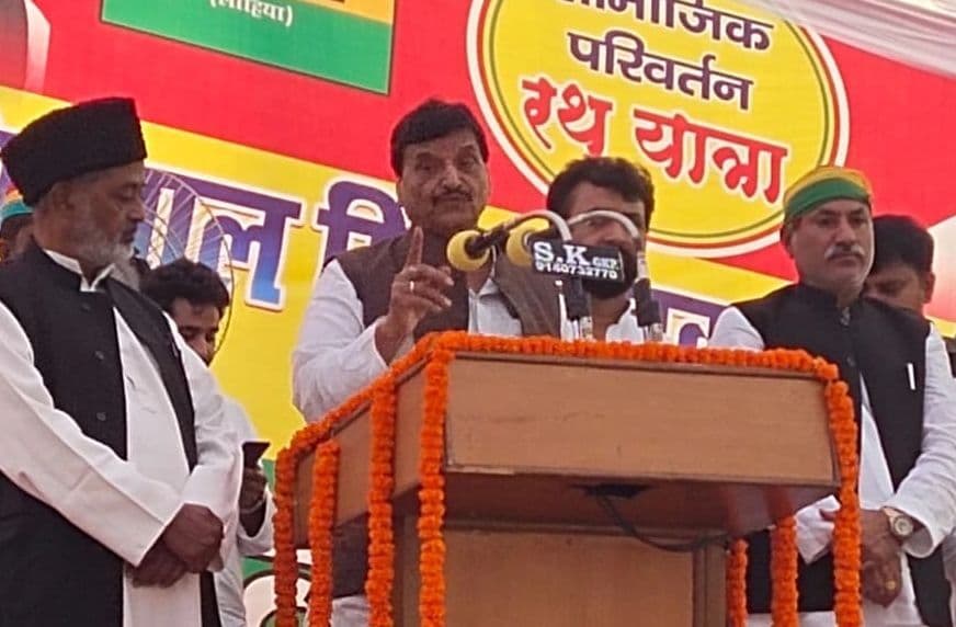 गाड़ियों का काफिला, चांदी का मुकुट, सिक्कों से तुलादान, गोरखपुर में शिवपाल ने ऐसे बदलाव का किया ऐलान