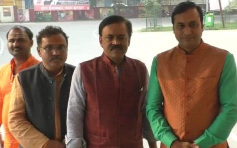 बाबा विश्वनाथ के दर्शन करने पहुंचे बीजेपी सांसद जीवीएल नरसिम्हा, बोले- कांग्रेस नेता साइबेरियन पक्षी