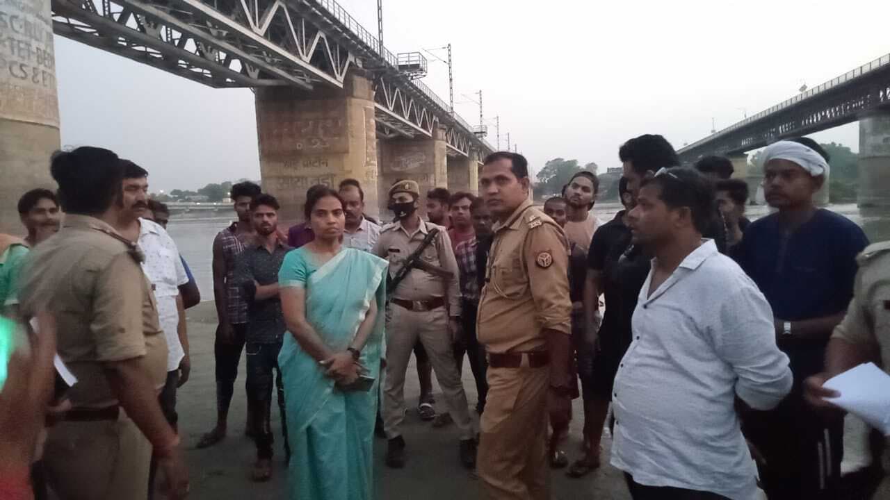 UP: उन्नाव में बड़ा हादसा, गंगा में नहाने गए सात बच्चे डूबे, 4 की मौत UP: उन्नाव में बड़ा हादसा, गंगा में नहाने गए सात बच्चे डूबे, 4 की मौत