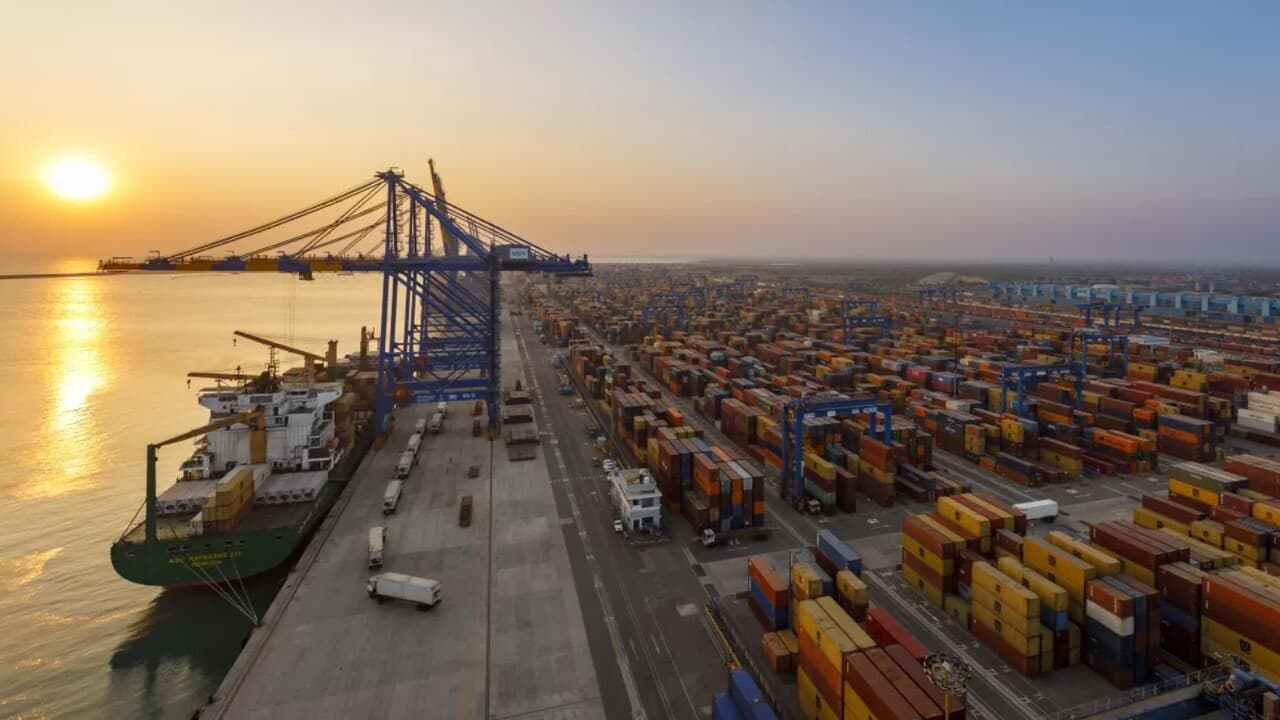 India Export Data: भारत से जमकर हुआ निर्तात, विदेशों में सूत से लेकर आईटी तक का बढ़ा व्यापार